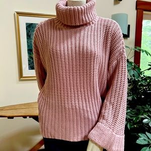 525 America Wide-sleeve Turtleneck sweater in Quartz.